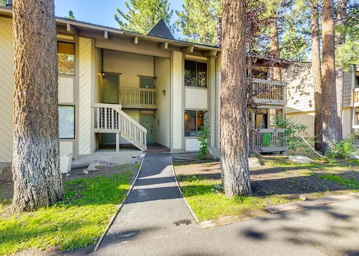 Scenic Mammoth Lakes Condo Near Skiing And Hiking!