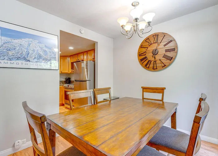 Scenic Mammoth Lakes Condo Near Skiing And Hiking!